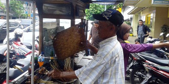 Kisah Jamal, penjual sate terkenal karena tenang saat granat meledak