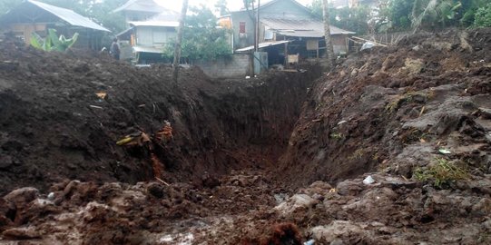 Hujan deras, pencarian korban longsor Minahasa terpaksa dihentikan