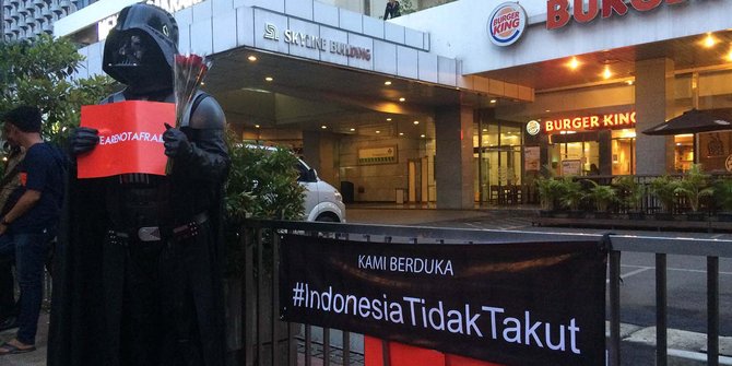 Unik, 'Iron Man' dan 'Darth Vader' lawan teror di Jakarta