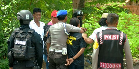 Ini aksi Densus 88 gerebek rumah terduga teroris di Cirebon