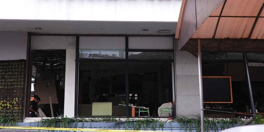 Sebelum meledakkan Starbucks, terduga pelaku rangkul pengunjung