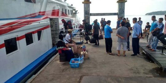 Kapal bermasalah, penumpang terlantar di pelabuhan Banda Aceh