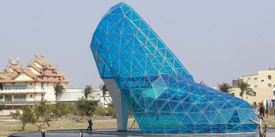 Melihat uniknya gereja berbentuk sepatu kaca Cinderella di Taiwan