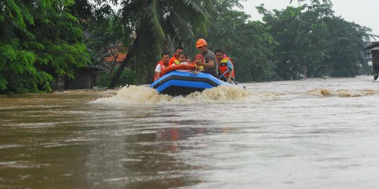 Polisi masih cari anggota yang hanyut usai gerebek Kampung Berlan