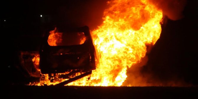 Desak warga eks Gafatar pergi, Warga Mempawah ngamuk & bakar mobil