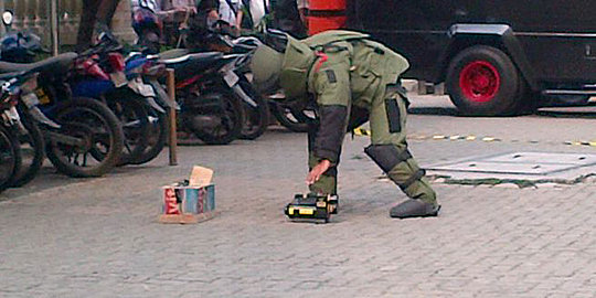 Diduga bom, tas isi seragam & ijazah bikin geger warga Palangkaraya