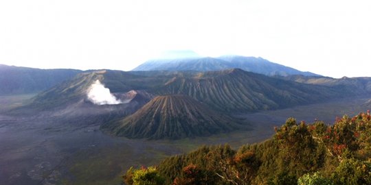 dikelilingi gunung gunung dengan panorama menakjubkan rev6