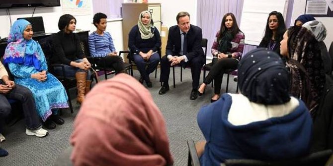 PM David Cameron ancam usir imigran muslim tak bisa bahasa Inggris