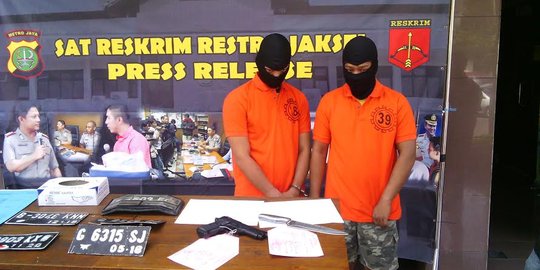 Bawa korek api berbentuk revolver, 2 begal ini hantui warga Jaktim