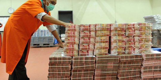 Tengah hari, Rupiah menguat ke level Rp 13.853 per USD