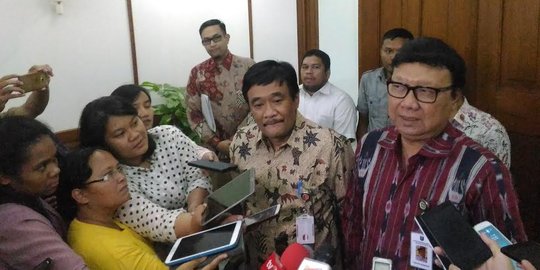 Djarot sebut PDIP tak mungkin usung Risma dan Ganjar di Pilgub DKI