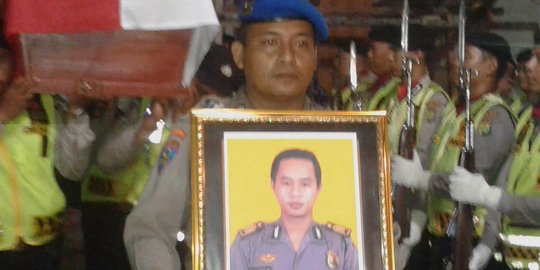 Bripka Taufik pernah bilang ingin dimakamkan di samping makam ibunya