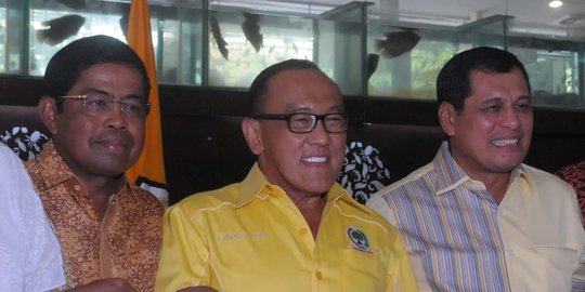 Di Rapimnas Golkar, kubu Ical akan bahas gabung dengan pemerintah