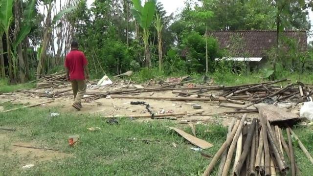 rumah dan pekarangan abdurahman yang menghilang