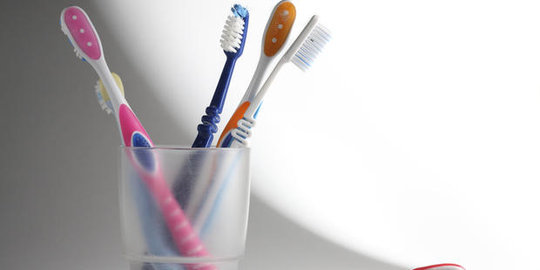 Yakin sikat gigi kamu bersih? Yuk, rawat dengan 4 tips ini