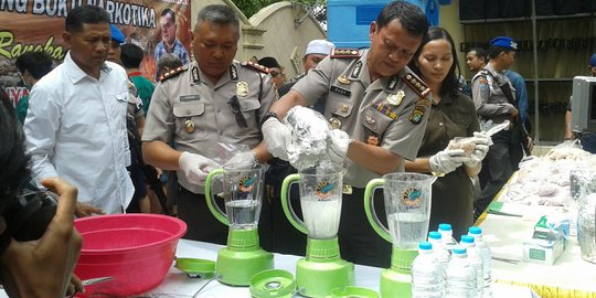 18 Kg sabu dan ribuan butir ekstasi dibuat jus dengan air aki