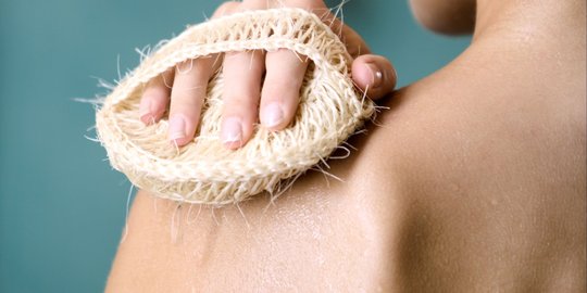 Teliti lagi, 6 kebiasaan mandi ini bisa sakiti kulit kamu