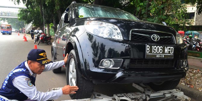 Tekan kemacetan, Dishub DKI akan naikkan tarif parkir off street