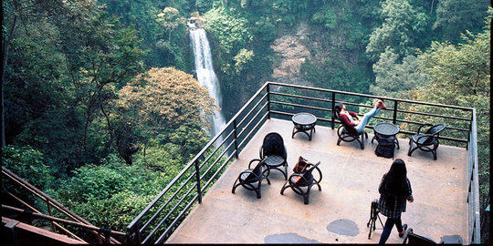 Pesona pelangi curug Cimahi