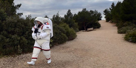 Begini cara ilmuwan Prancis uji ketahanan baju astronaut