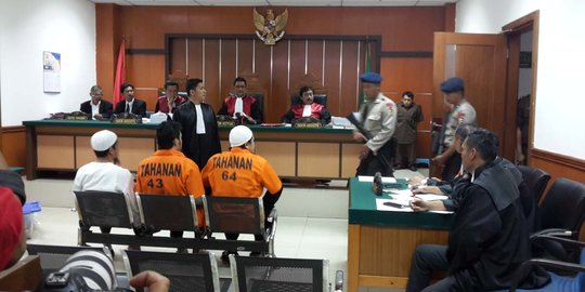 Sidang simpatisan ISIS, Robi akui beli lima tiket ke Suriah