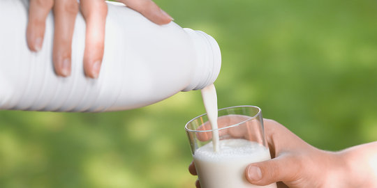 13 Alasan kenapa orang dewasa masih perlu minum susu