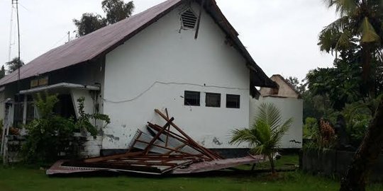 Rumah dan kantor polisi rusak diterjang puting beliung di Buleleng