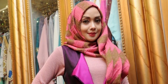 Serunya Terry Putri belanja baju muslimah di butik mewah  