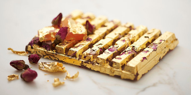 Bersiaplah dengan cokelat berlapis emas untuk peringati 