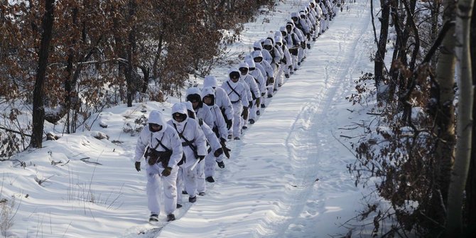 Aksi tentara China latihan di tengah suhu -30 derajat Celcius