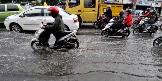 Diguyur hujan semalaman, sejumlah wilayah Jakarta banjir