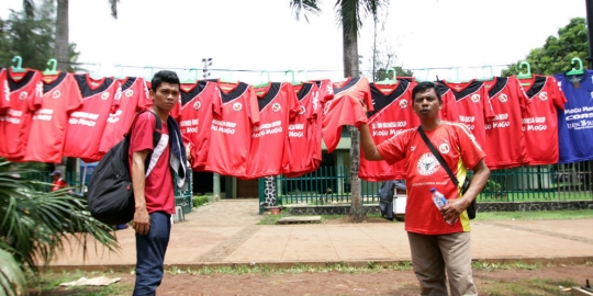 Pedagang ini rela terbang dari Padang ke SUGBK Jakarta