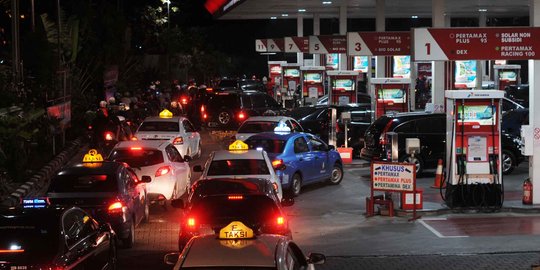 DPR sebut harga BBM semestinya bisa turun hingga Rp 5.600 per liter