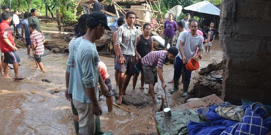 Banjir bandang Buleleng, ratusan warga mengungsi, 1 desa terisolir