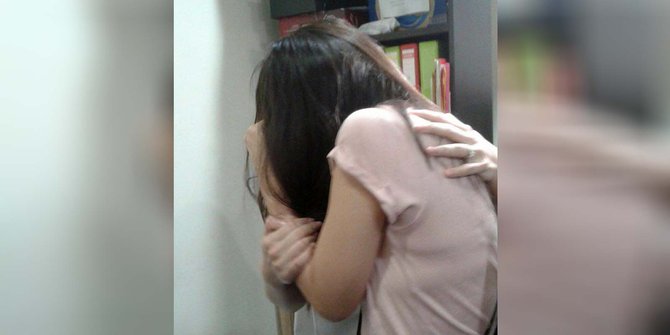 Hani menangis saat diperiksa kasus kematian Mirna