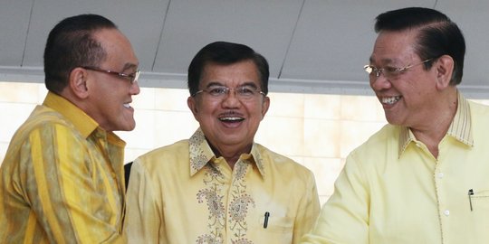 Agung Laksono desak Ical masukkan tim transisi di Munaslub Golkar