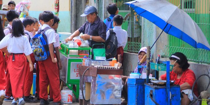 Pemkot Depok akui susah tertibkan penjual jajanan di sekolahan