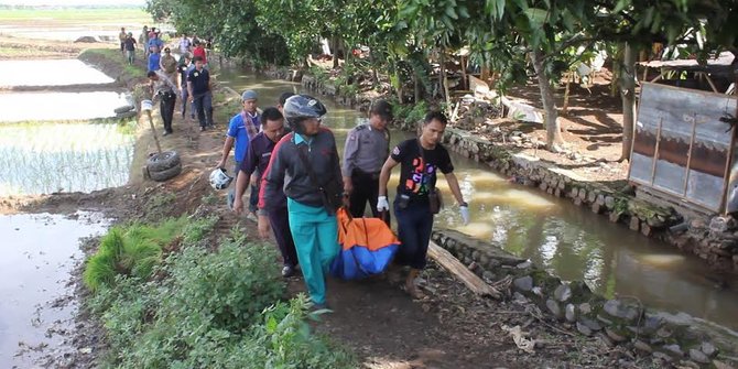 Dua mayat pria bertato ditemukan tewas mengambang di saluran irigasi