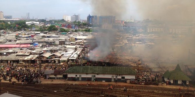 Kebakaran dekat Alexis, KRL Kampung Bandan-Jakarta Kota disetop