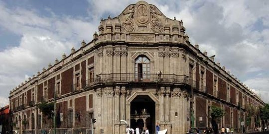 la escuela de medicina meksiko rev1