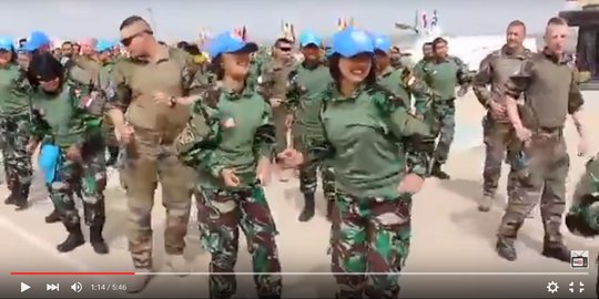 Video kompaknya pasukan TNI dan personel PBB goyang Maumere