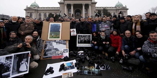 Hak cipta diremehkan, wartawan foto Serbia geruduk gedung parlemen