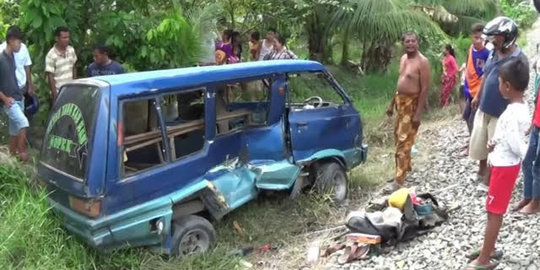 Kereta api tabrak mobil di Tebing Tinggi, penumpang berhasil lompat