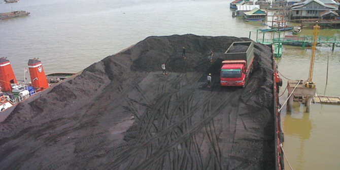 Bikin polusi, pelabuhan bongkar muat batu bara di Cirebon disegel