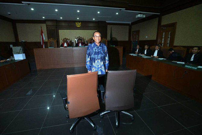 jero wacik jalani sidang tuntutan