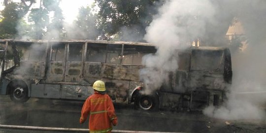 Lagi, Transjakarta terbakar di Menteng