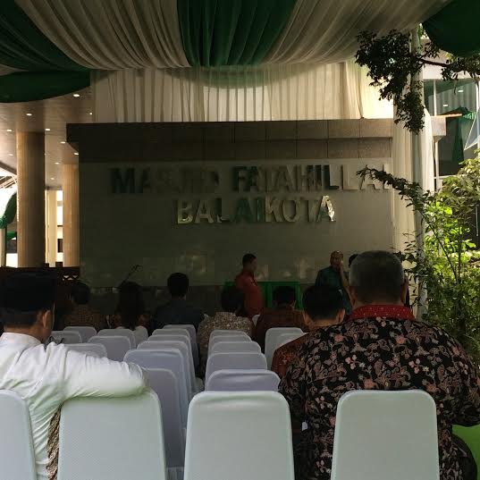masjid fatahillah di balai kota