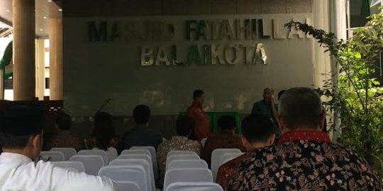Ahok selesaikan PR dari Jokowi, bangun masjid di Balai Kota