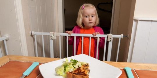 bocah ini tidak bisa berhenti makan rev1