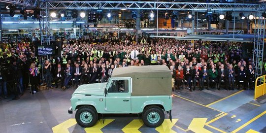 Land Rover Defender resmi pensiun